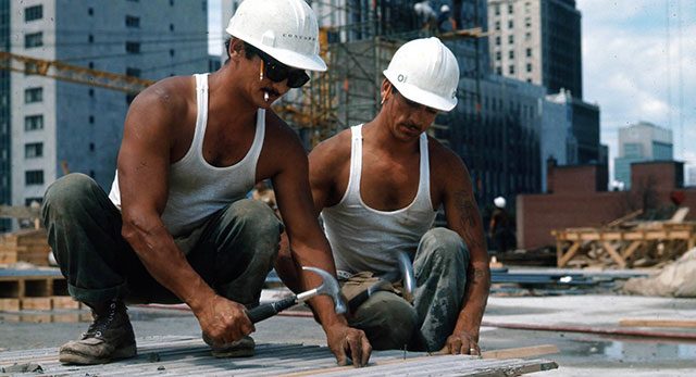 Travailleurs sur un chantier